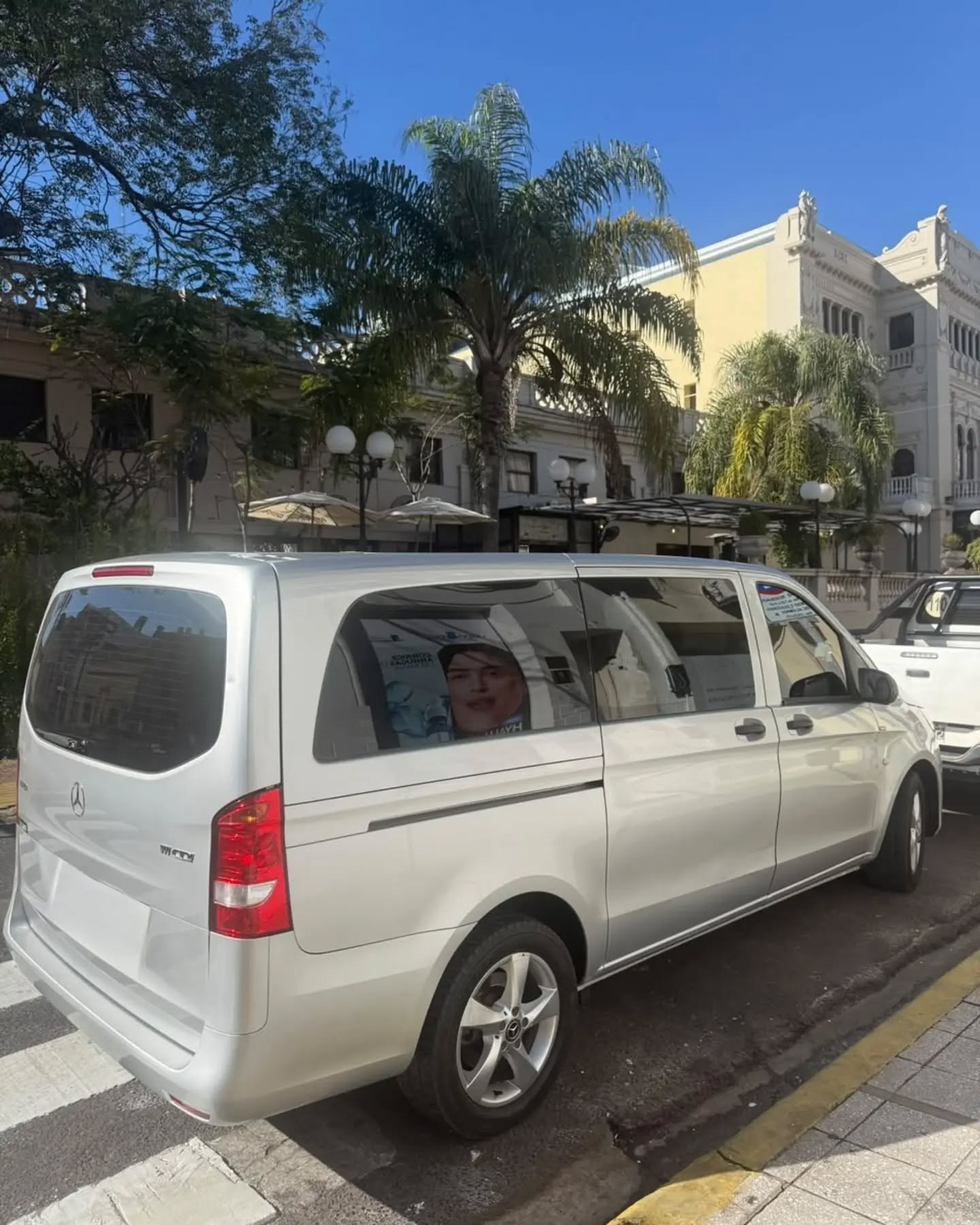 Mercedes-Benz Vito 111 CDI Furgón Plus AA Vidriado 6+1 · foto 4