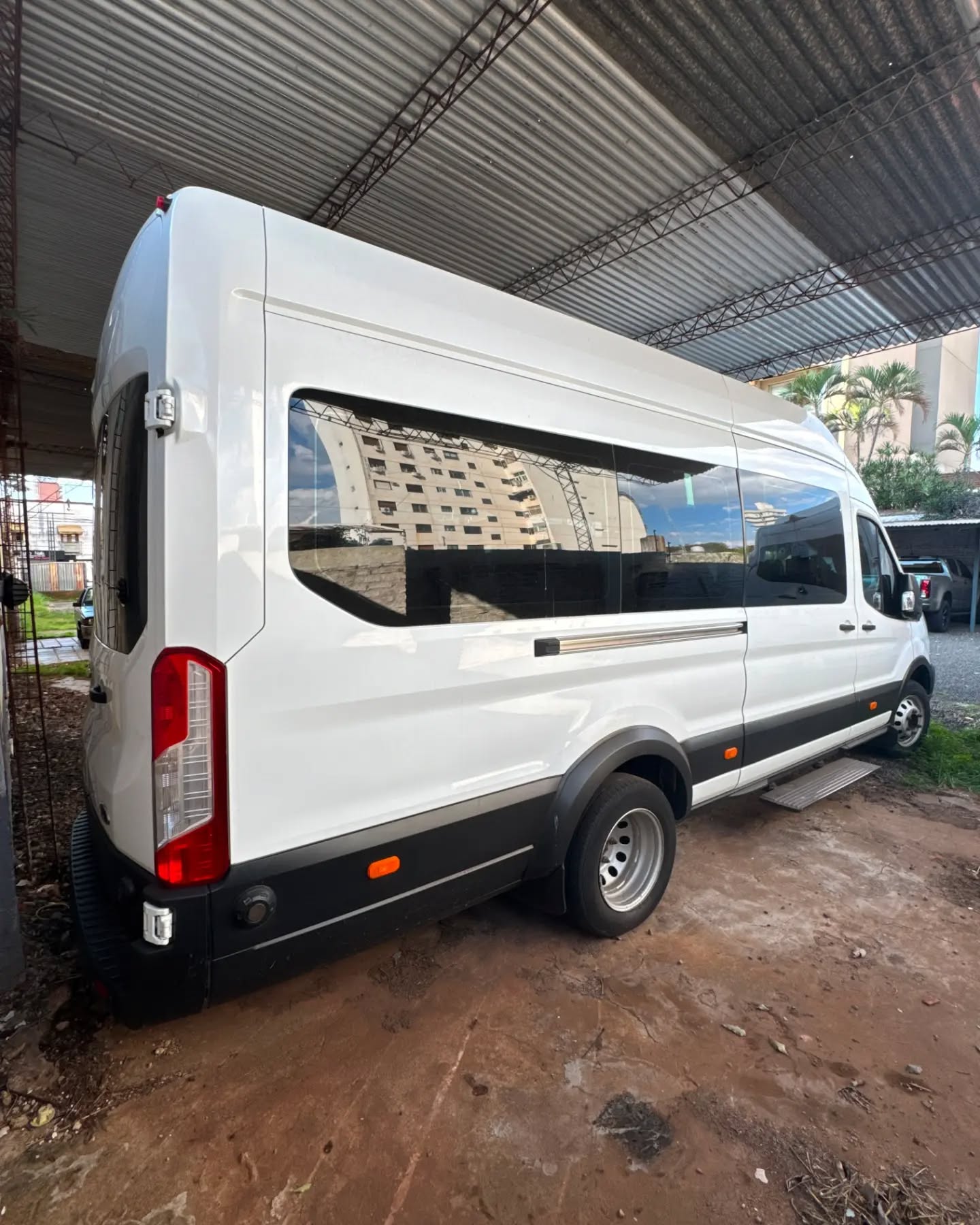 Ford Transit Minibus 17+1 · foto 2