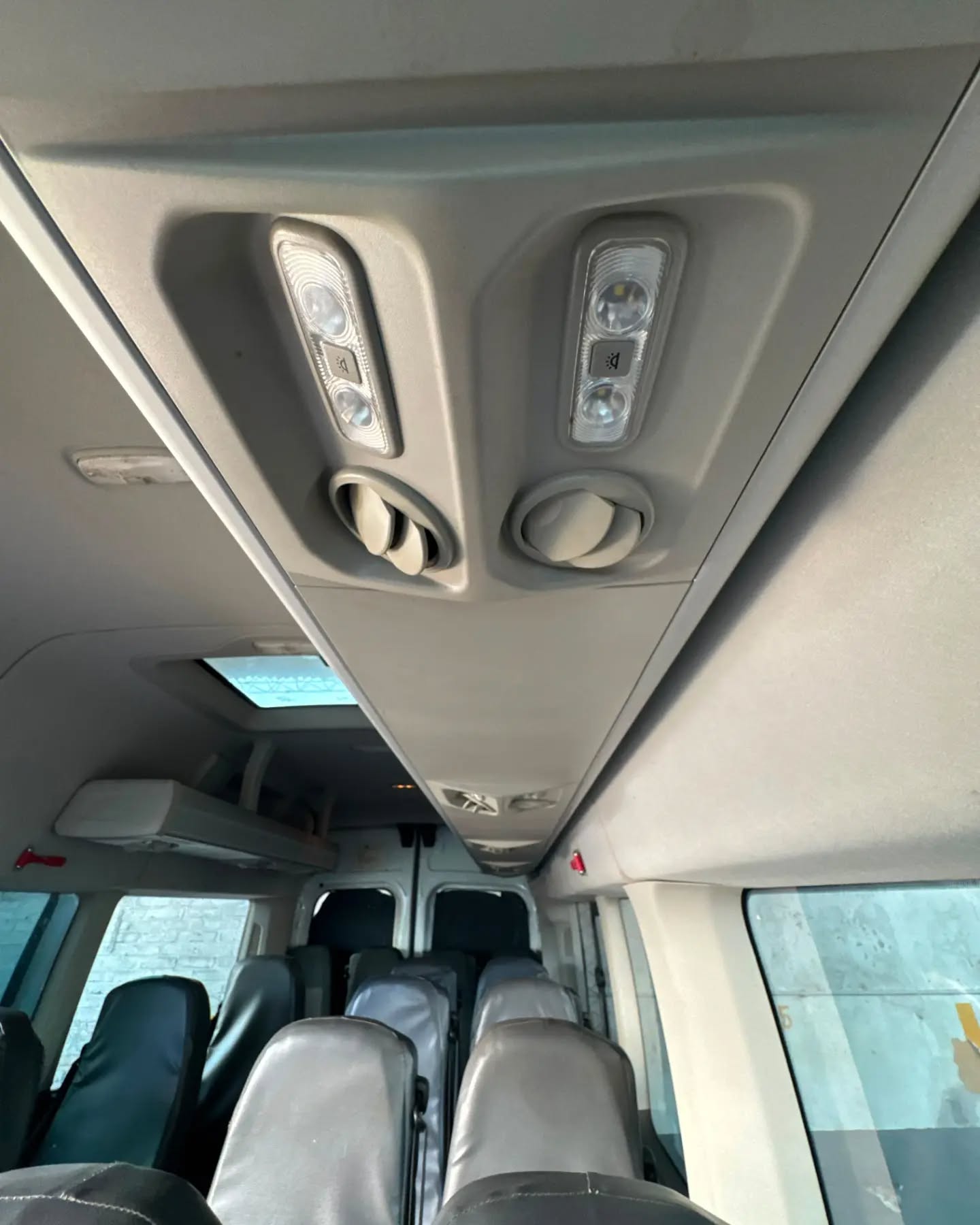 Ford Transit Minibus 17+1 · foto 9