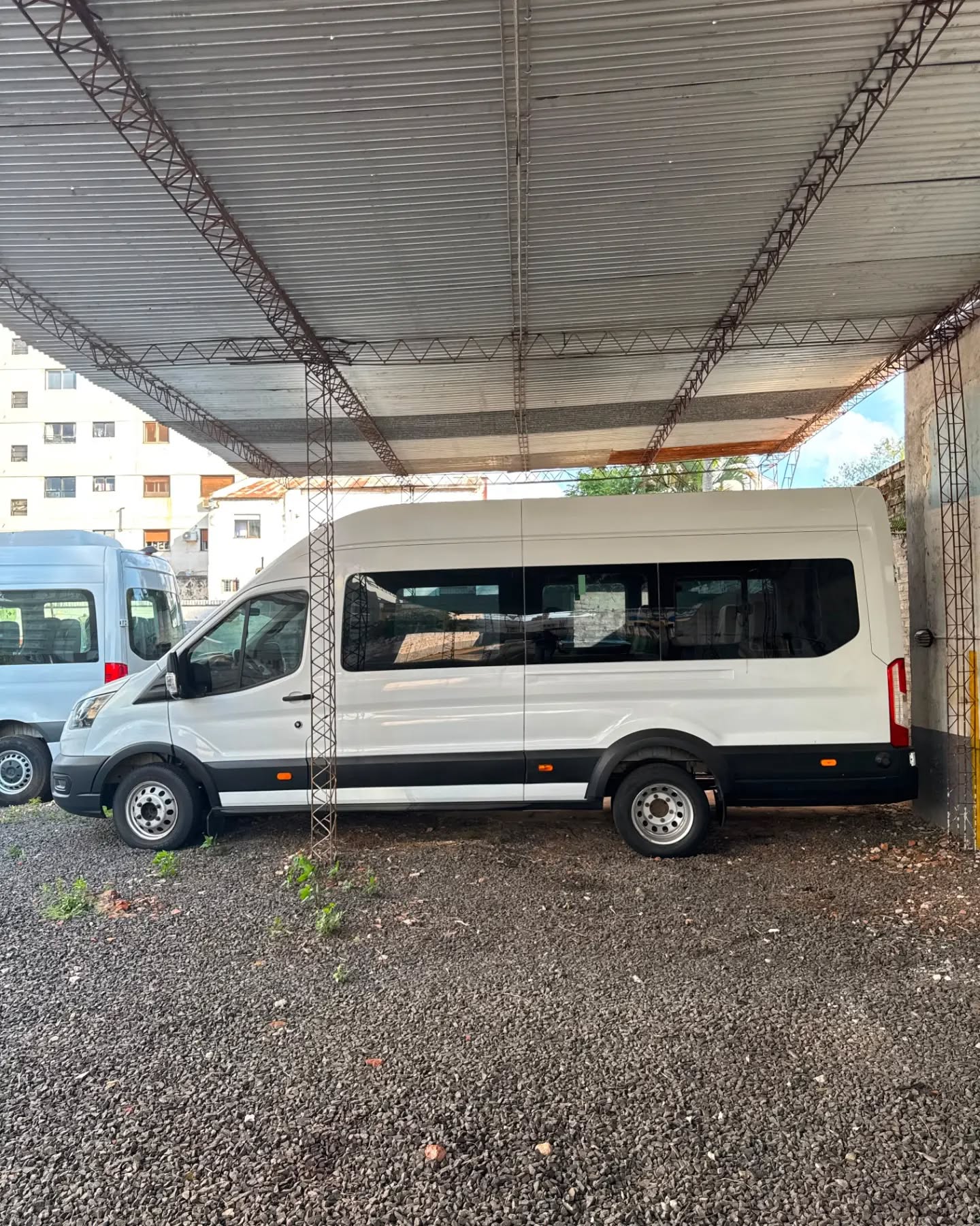 Ford Transit Minibus 17+1 · foto 3